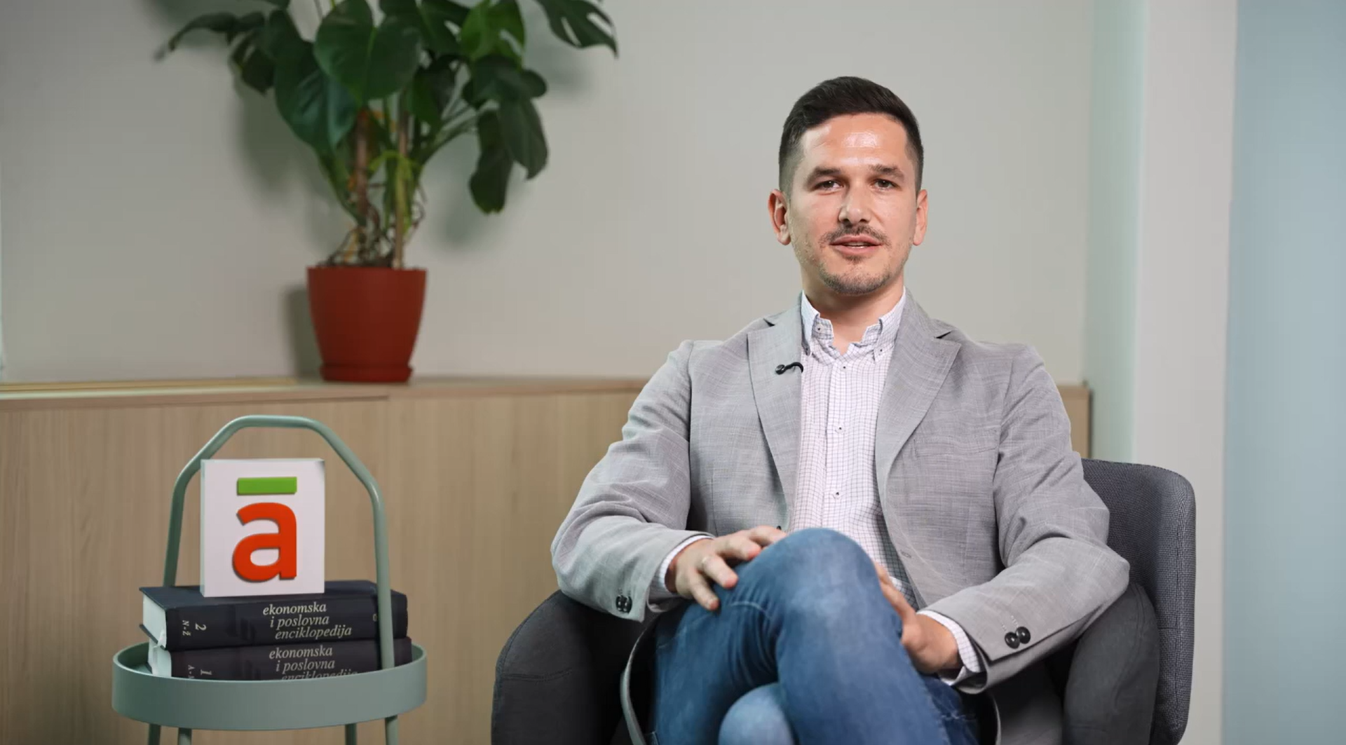 Strategija koja donosi profit: Kako Ananas CRM prodaje umesto vas?